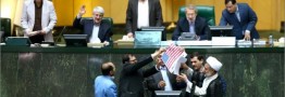 به آتش کشیدن برجام در صحن علنی پارلمان توسط نمایندگان
